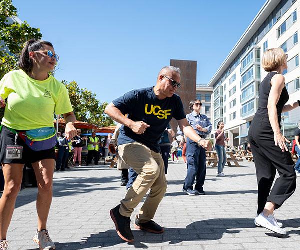 People dancing 